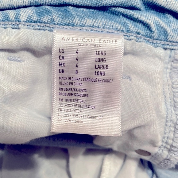 American Eagle Hi-Rise Tomgirl jeans, light wash, destroyed, size 4 long - Picture 7 of 9